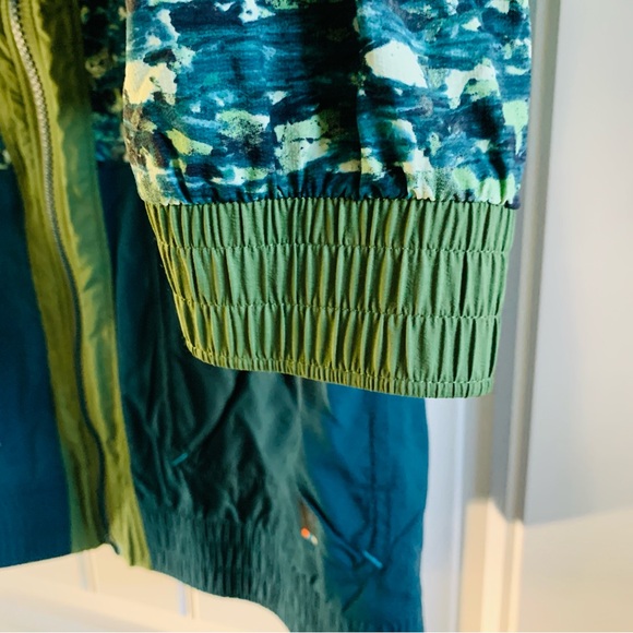 Smartwool Womens Peaklite Merino Wool Active Lightweight Hooded Jacket | Medium - Picture 5 of 8